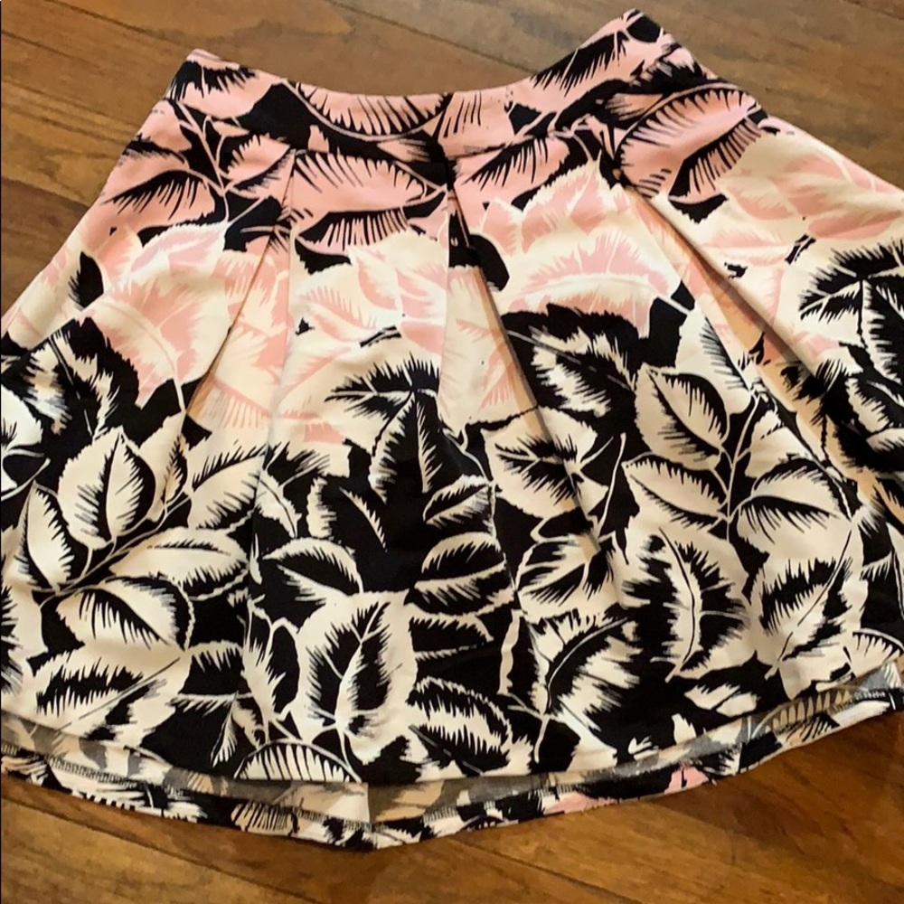Express floral skirt - Picture 3 of 9